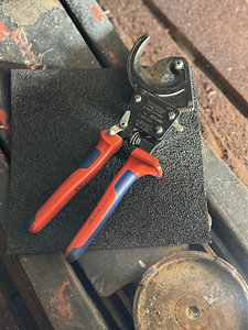 Кусачки Knipex (1 фото из 2)