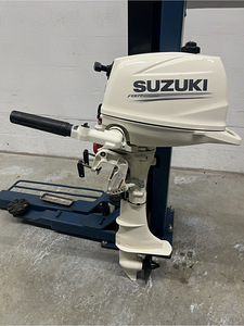 Лодочный мотор Suzuki 6 л.с. (1 фото из 9)