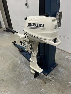 Лодочный мотор Suzuki 6 л.с. (2 фото из 9)