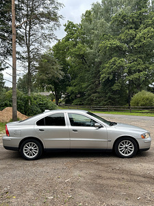 Volvo S60 2.4D механика (3 фото из 10)