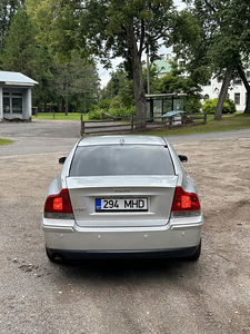 Volvo S60 2.4D механика (4 фото из 10)
