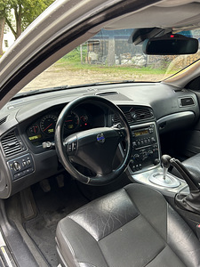 Volvo S60 2.4D механика (5 фото из 10)