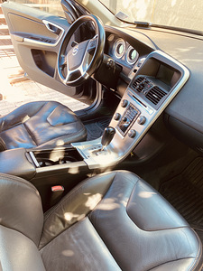 Volvo (9 фото из 10)
