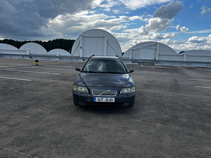 Volvo V70 2005 (3 фото из 15)