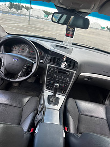Volvo V70 2005 (7 фото из 15)