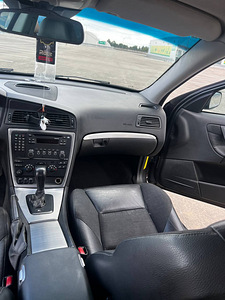 Volvo V70 2005 (8 фото из 15)