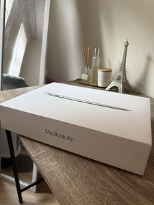 MacBook Air 13 (2017) (1 foto / 4)
