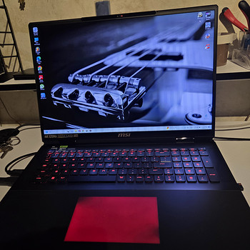 MSI Titan 18HX A14VIG