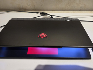MSI Titan 18HX A14VIG (2 фото из 6)