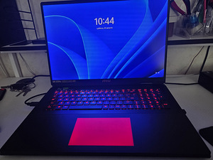 MSI Titan 18HX A14VIG (4 фото из 6)