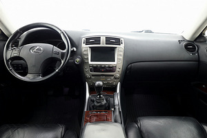 Lexus IS 220 Luxury 2.2 D 130kW (5 foto / 7)