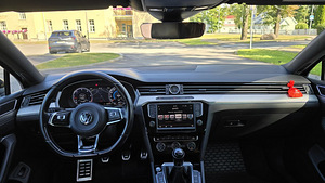 Volkswagen Passat R-Line 2.0 140 kW (8 foto / 15)