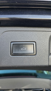 Volkswagen Passat R-Line 2.0 140 kW (13 foto / 15)