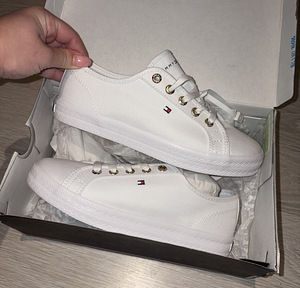 Новые кеды Tommy Hilfiger (1 фото из 1)