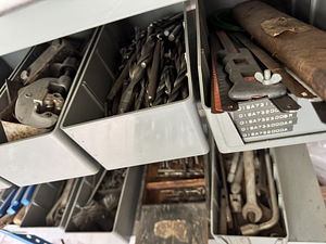 Retro suured metallkapid ja riiulid (10 foto / 10)
