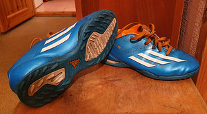 Футбольные бутсы Adidas, размер 34 (1 фото из 1)