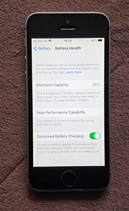 Apple iPhone SE (1-го поколения) (3 фото из 3)
