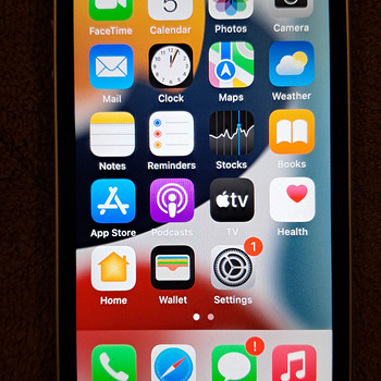 Apple iPhone SE (1-го поколения)