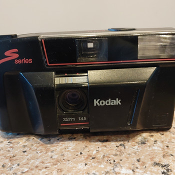 Фотоаппарат Kodak s100EF из серии SSeries с обективом 35mm