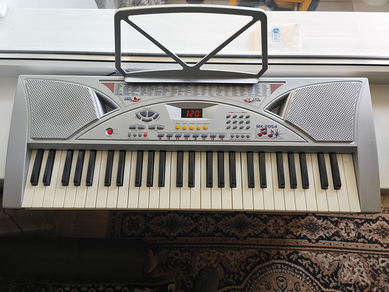 Süntesaator / Digitaalne klaver MK - 2054