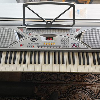 Süntesaator / Digitaalne klaver MK - 2054