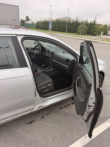 Volkswagen Jetta 2007 (6 foto / 9)