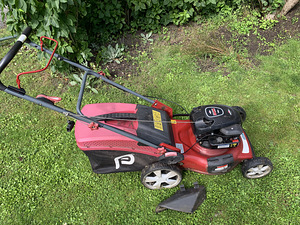 Газонокосилка Briggs & Stratton (3 фото из 7)