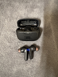 JBL Tune 230NC TWS (1 фото из 3)