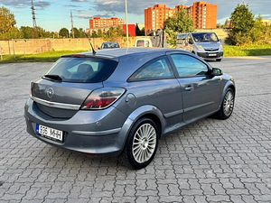Opel Astra GTC (2 фото из 5)