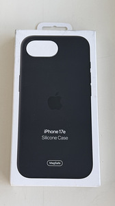 Apple iPhone 17e Silicone Case with MagSafe , Black (1 фото из 2)