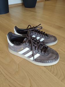 Кроссовки Adidas (1 фото из 5)