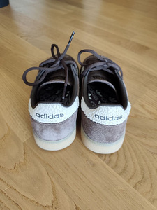 Кроссовки Adidas (2 фото из 5)