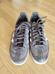 Кроссовки Adidas (3 фото из 5)