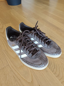 Кроссовки Adidas (4 фото из 5)