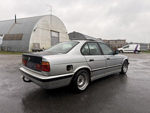 BMW 525TDS (3 фото из 5)