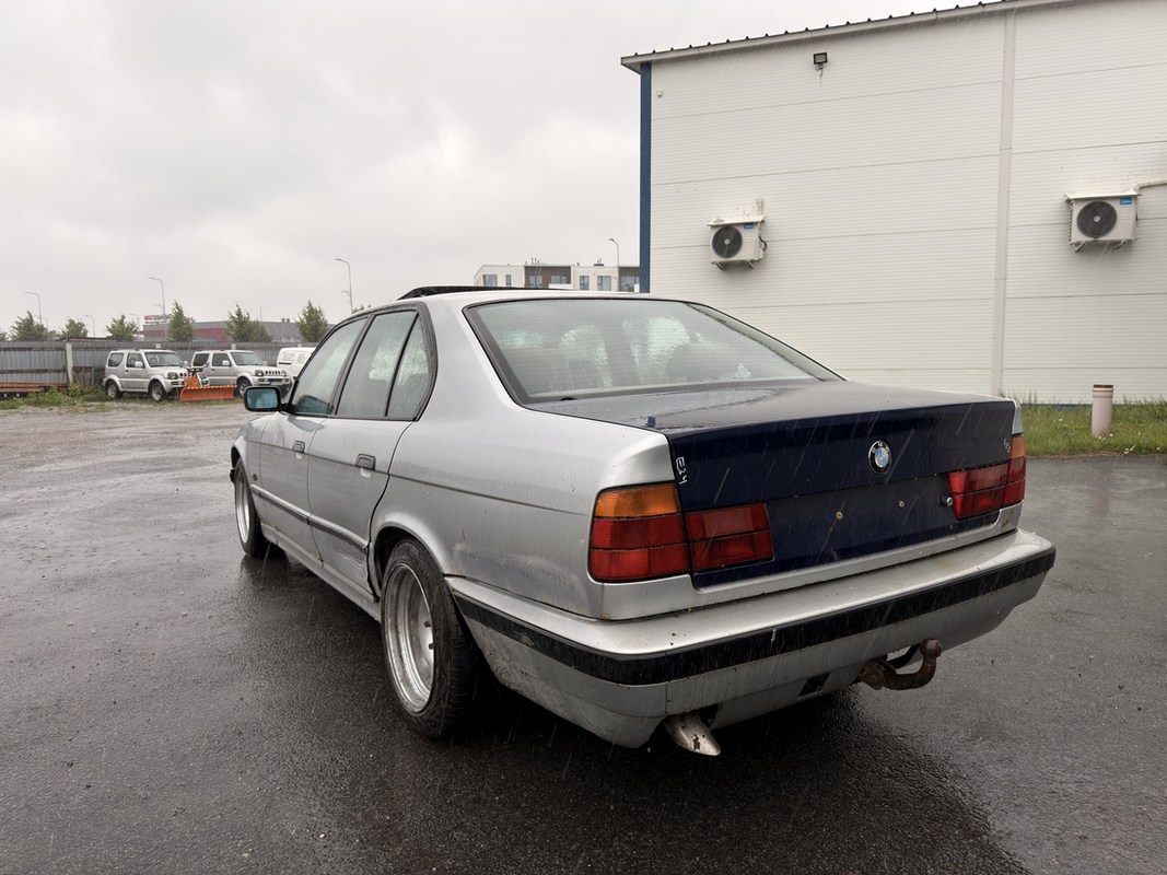 BMW 525 e34 2.5 105kW