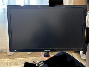 Monitor (1 foto / 2)