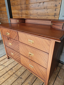 Антикварный комод (2 фото из 3)