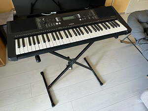 Синтезатор Yamaha (2 фото из 2)