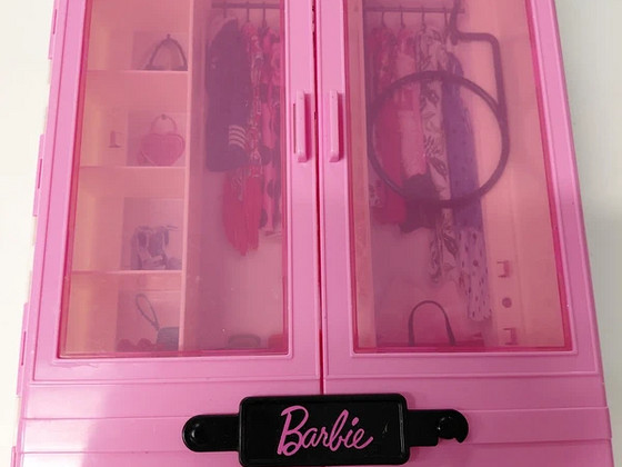 Шкафчик для куклы Барби GBK11 от Mattel.