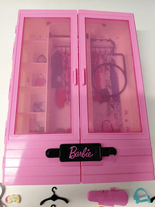 Barbie nuku kapp GBK11 firmalt Mattel. (1 foto / 7)