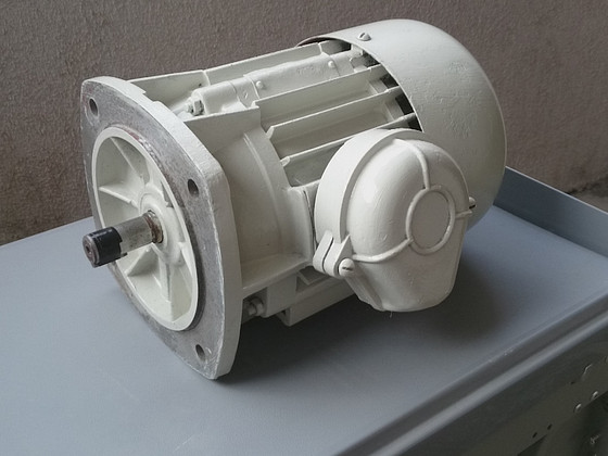 Эл. мотор 3- 220/380в. 800вт.