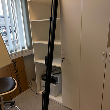 Statiivil projektoriekraan (kolmjalg)