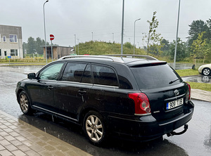 Toyota Avensis Facelift D-4D 2.0 93kW (5 foto / 8)