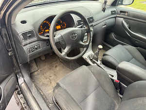 Toyota Avensis Facelift D-4D 2.0 93kW (6 foto / 8)