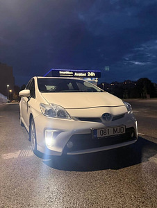 Toyota Prius (1 фото из 4)