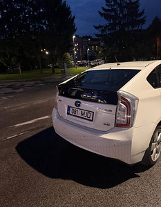 Toyota Prius (2 фото из 4)