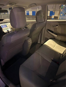 Toyota Prius (3 фото из 4)