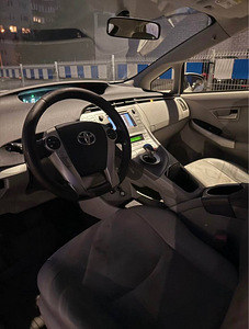 Toyota Prius (4 фото из 4)