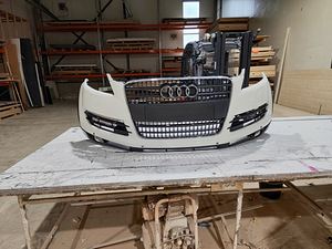 Esistange koos iluvõrega Audi Q7 4L Sport Line (1 foto / 7)